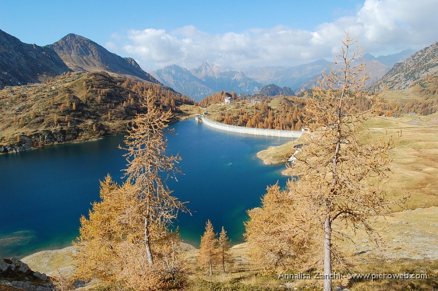 25 Il rifugio sempre più vicino.JPG